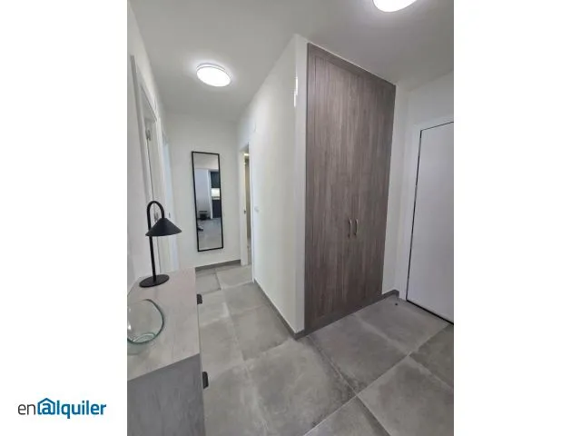 Entrée - Modern Flat with Balcony in City Centre