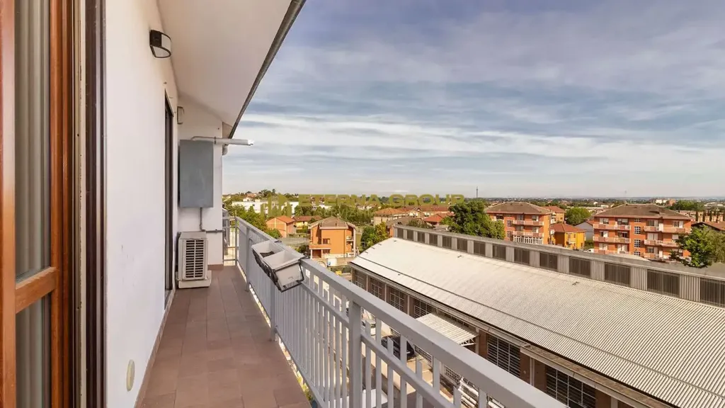 Rõdu - Modernised Apartment with Balconies in Chieri