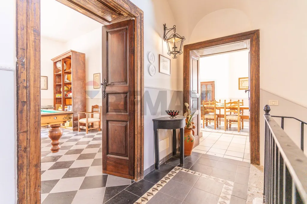 Esik - Historic Villa with Garden in San Castrese