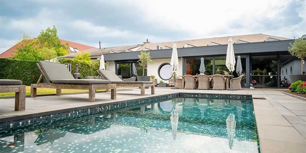 Bassein - Villa with Indoor Pool in Mouscron