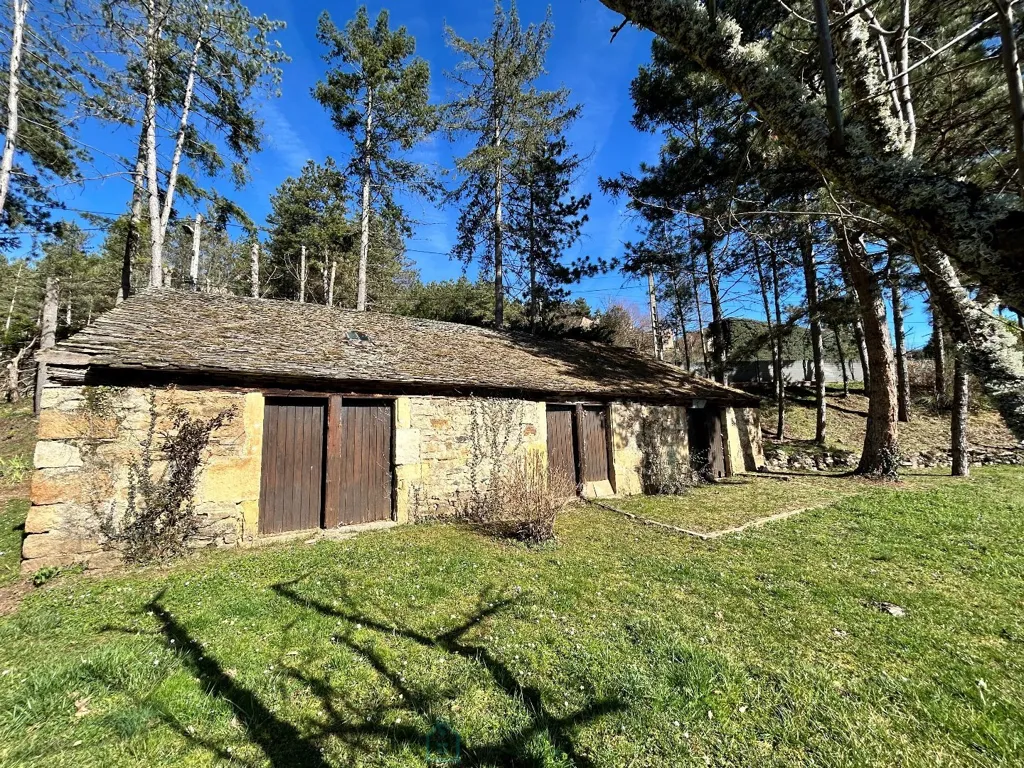 Extérieur - Propriété avec Piscine et Jardin au Cœur de la Lozère