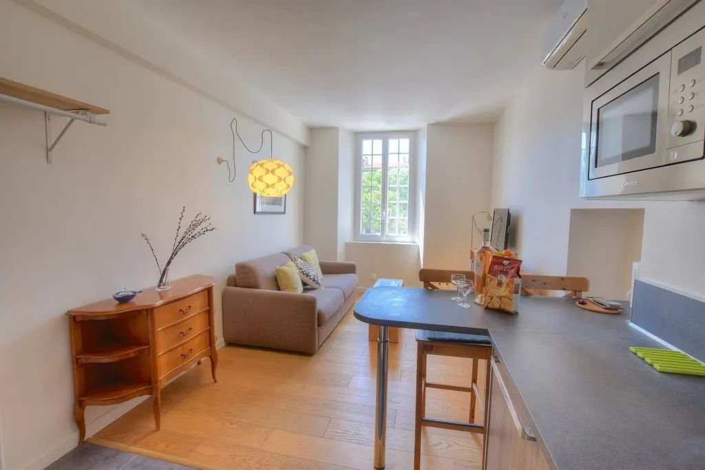 Cuisine - Ensemble d'Appartements Rénovés à Antibes