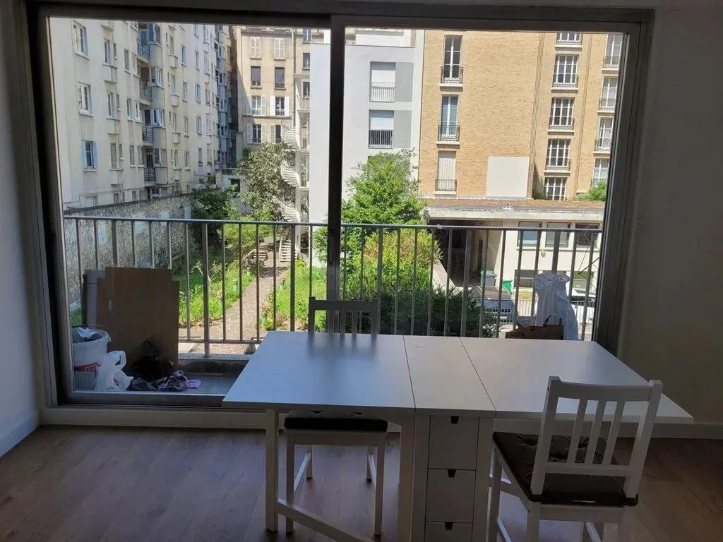 Balcony - Refurbished Studio with Balcony in Paris
