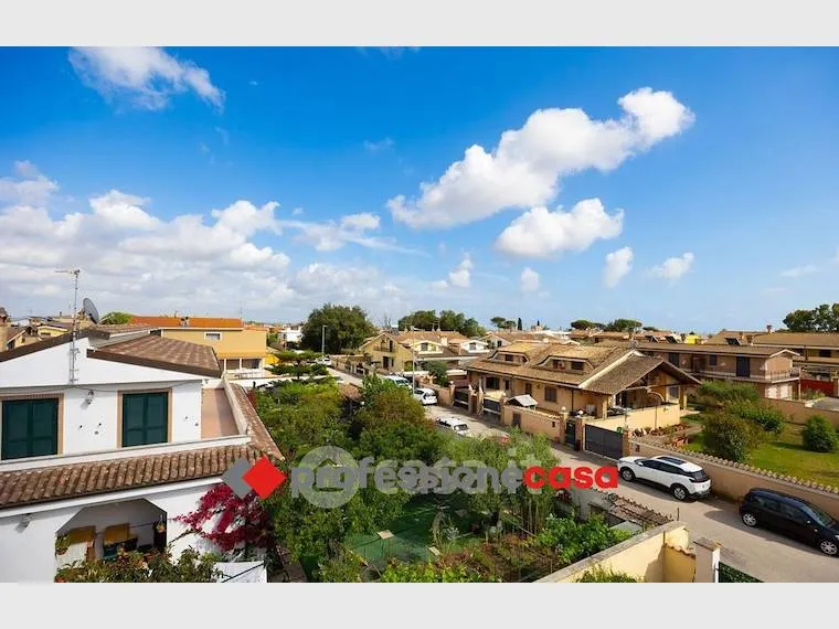 Esterno - Casa indipendente con giardino a Pomezia