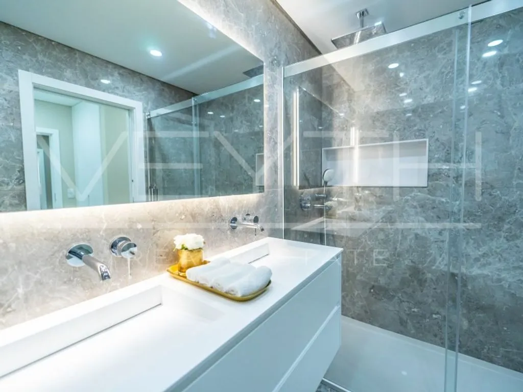 Vannitoad - Luxury Duplex Flat with Terrace in Portas da Cidade