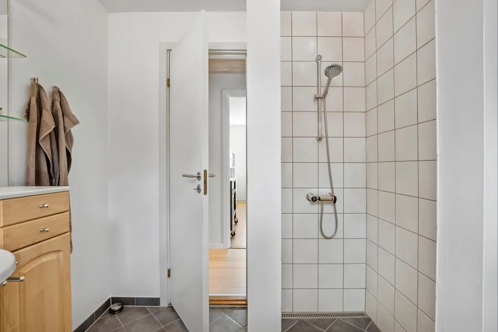 Bagni - Villa with Attractive Location in Skovhaven