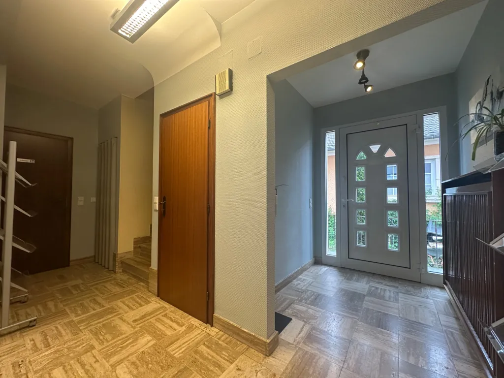 Flur - Semi-Detachiertes Haus mit Terrasse in Dudelange