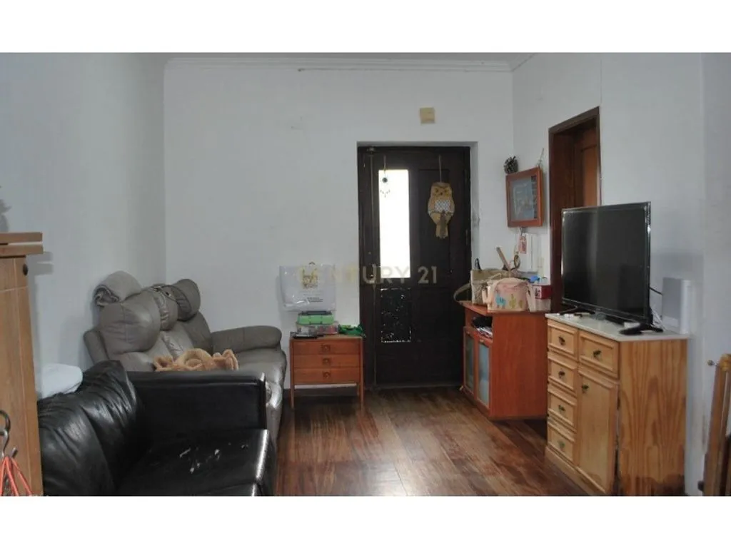 Elutuba - Semi-Detached House with Good Light in Almada