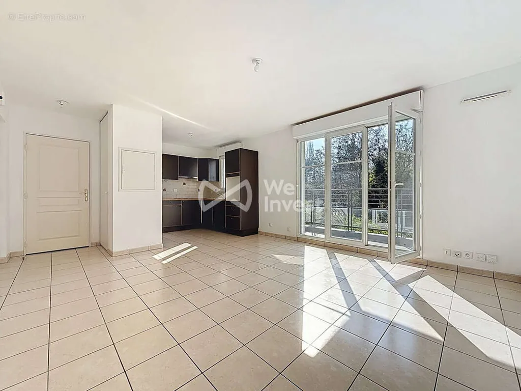 Elutuba - 2-Bedroom Apartment with Balcony in Vaujours