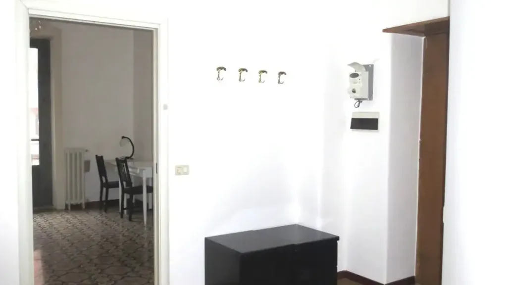 Entrée - Rearranged Apartment with Balcony in Milan