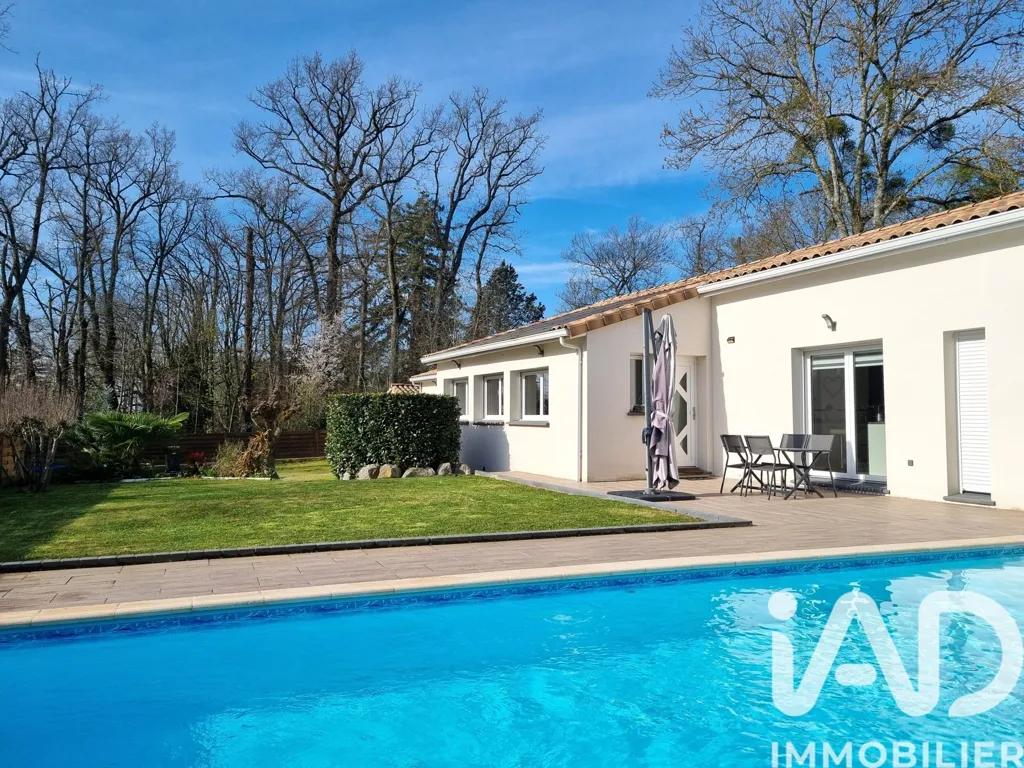 Piscine - Maison de Plain-Pied avec Piscine à Saint-Jean