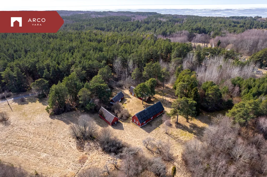 Õhuvaade - Farmstead with Coastal Land in Linaküla