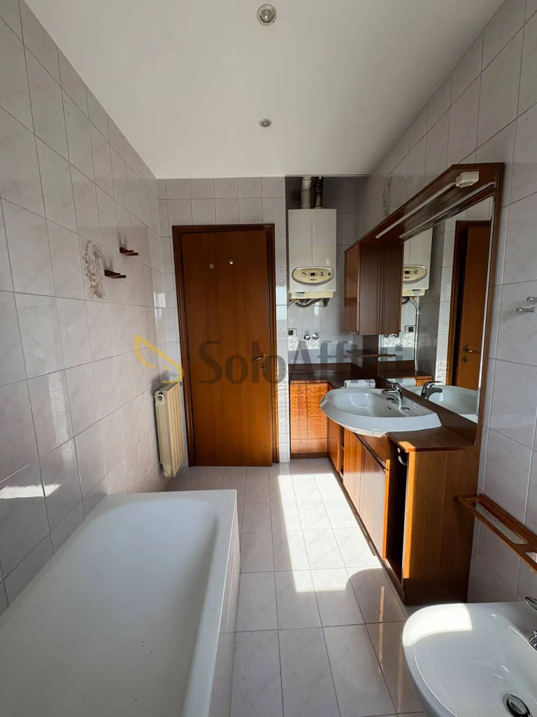 Salles de bain - Spacious 4-Bedroom Apartment in Santa Viola