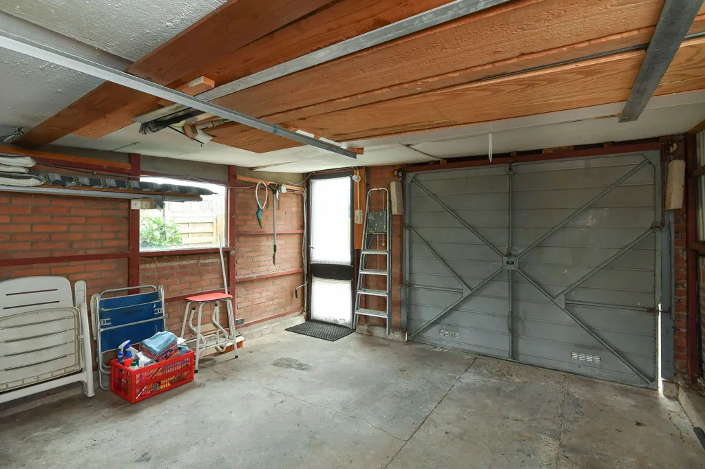Garage - Charming Semi-detached House with Garden in Oosterbeek