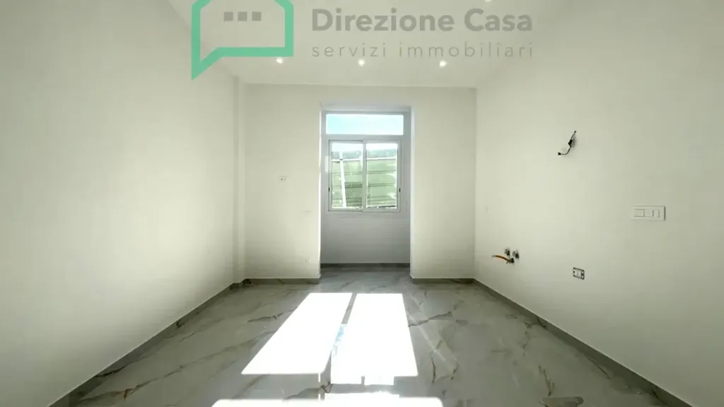 Pièces - Rear-Facing Apartment with Balcony in Naples