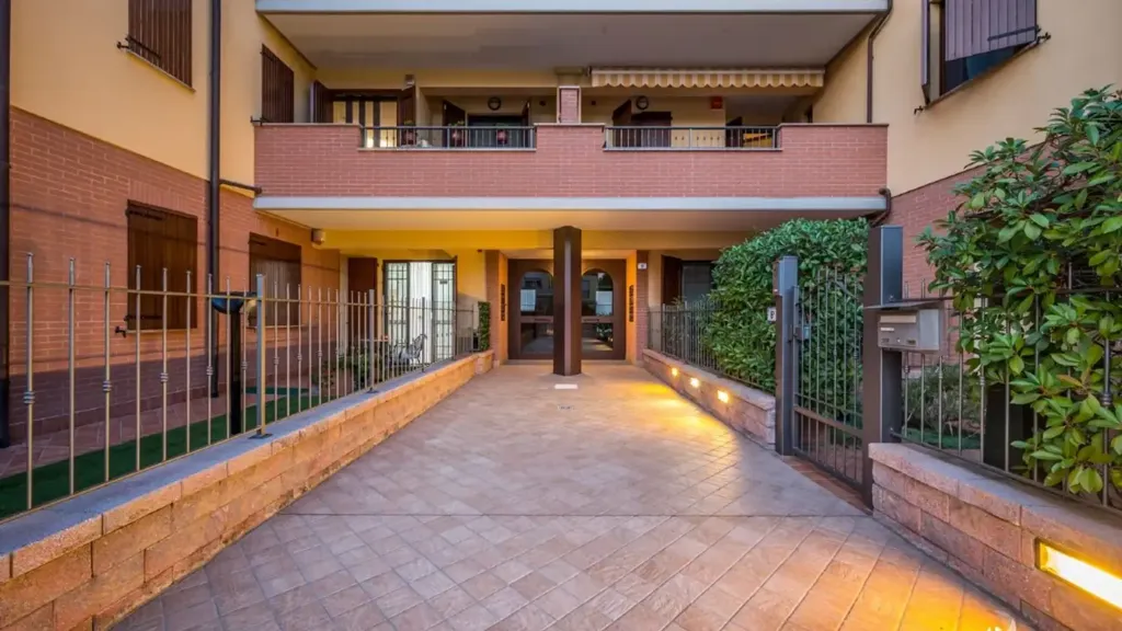 Esik - Modern Apartment with Balcony in Savignano Sul Panaro