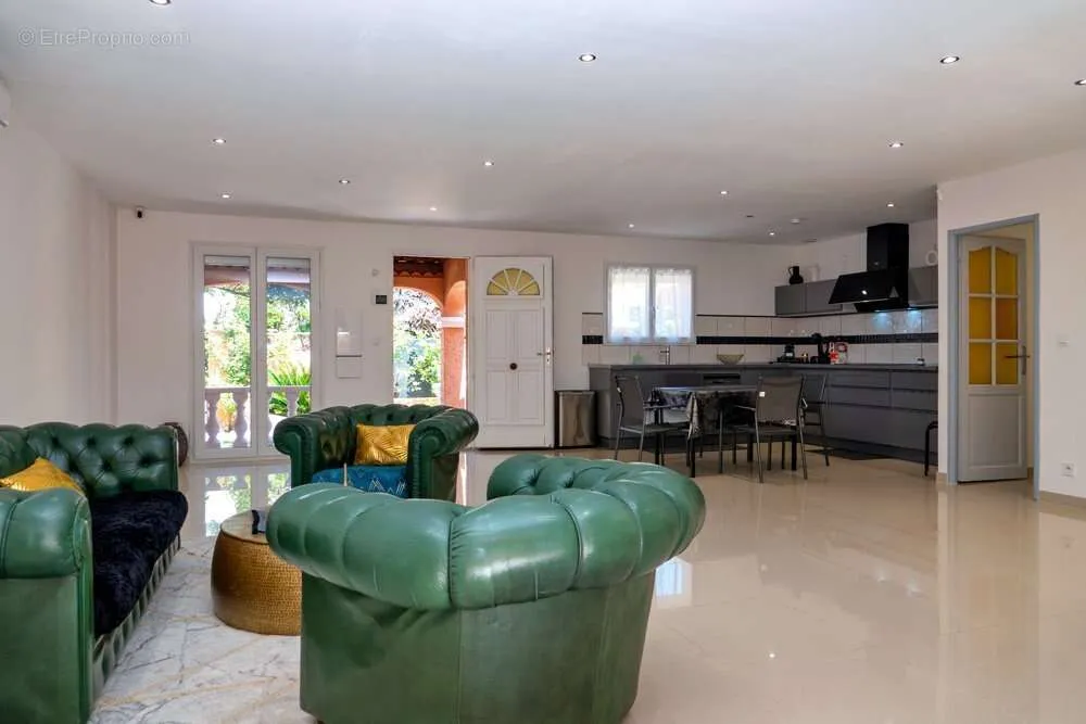 Séjour - Maison avec Piscine et Studio Indépendant