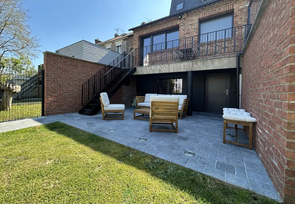 Terrace - Charming House with Garden near Train Station