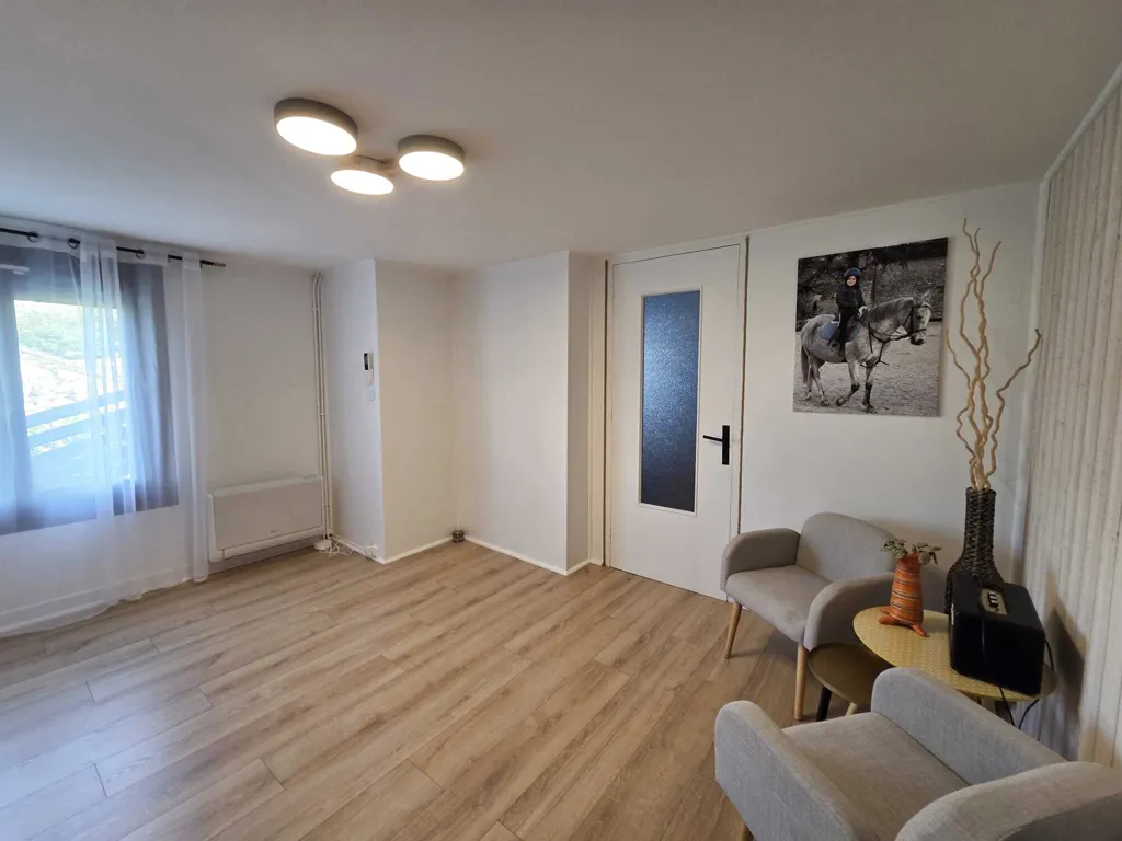 Séjour - Villa Rénovée avec Piscine sur les Hauteurs de Penne d'Agenais