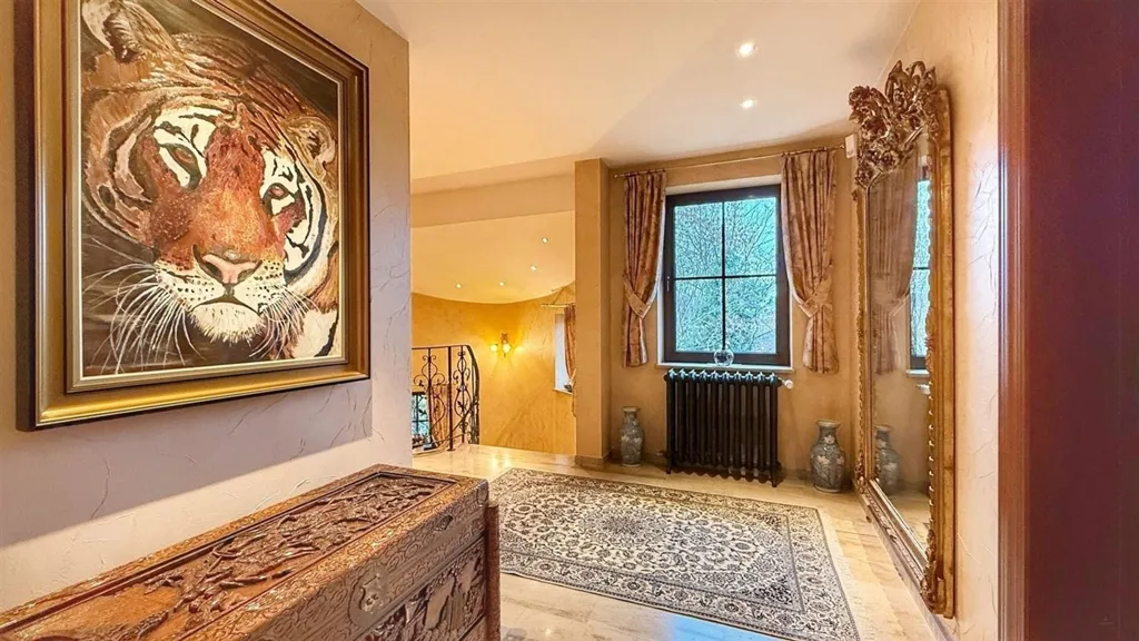 hallway_entrance