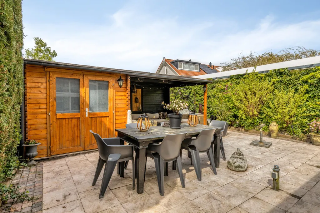 Terrass - Corner House with Private Driveway in Hoorn