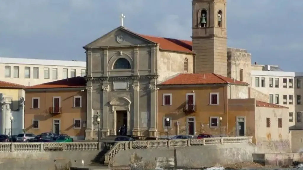 Apartment with Parking in Livorno