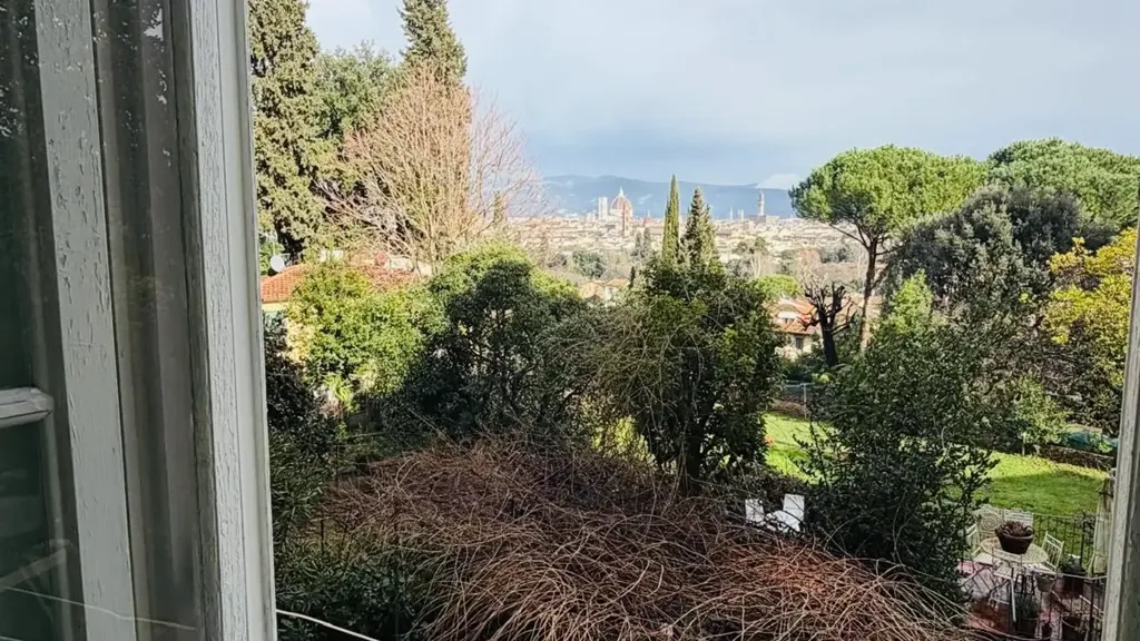 Giardino - Brightly Coloured Flat in Central Florence