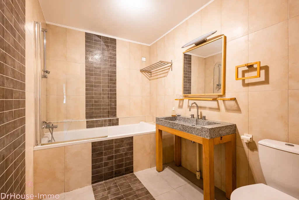 Salles de bain - Maison avec Terrasse à Arcades dans Domaine Privé à Cogolin