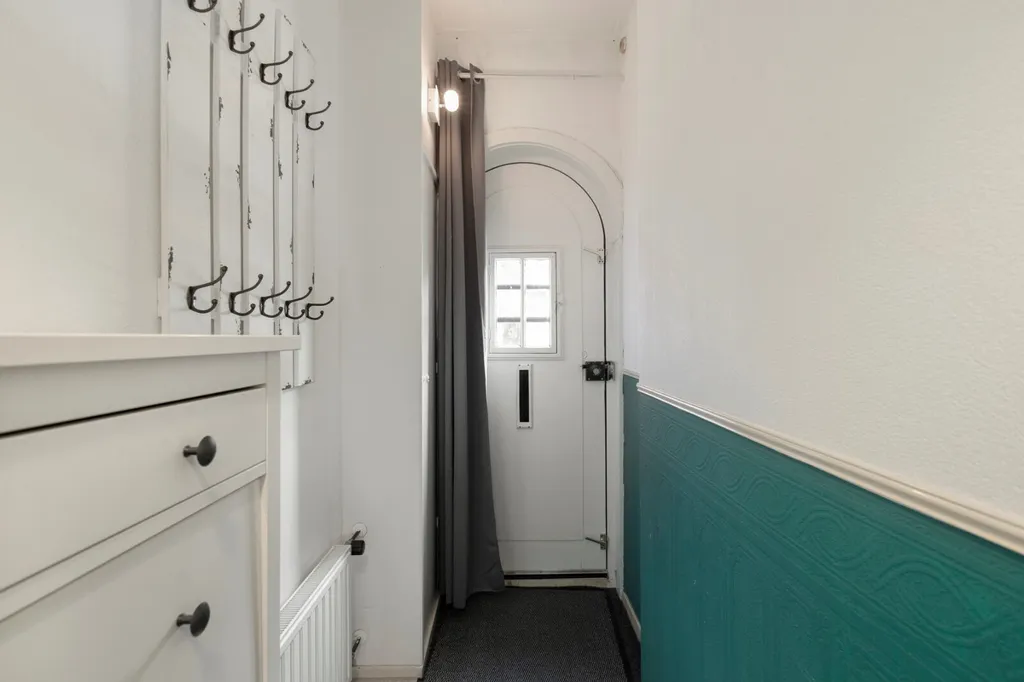 Entrée - Interwar Semi-detached House in Den Helder