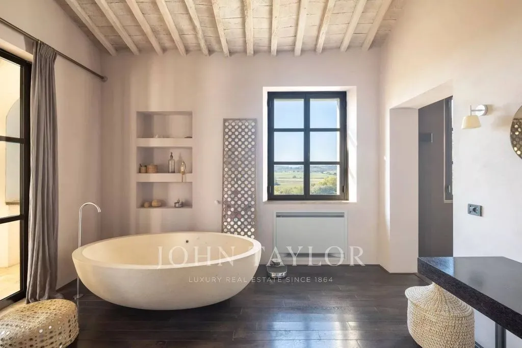 Salles de bain - Restored 1800s Villa with Pool in Siena