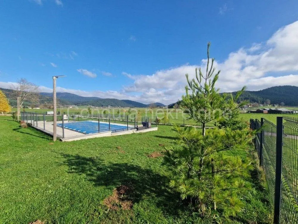 Piscine - Commercial-Residential Complex with Pool in Donji Babin Potok