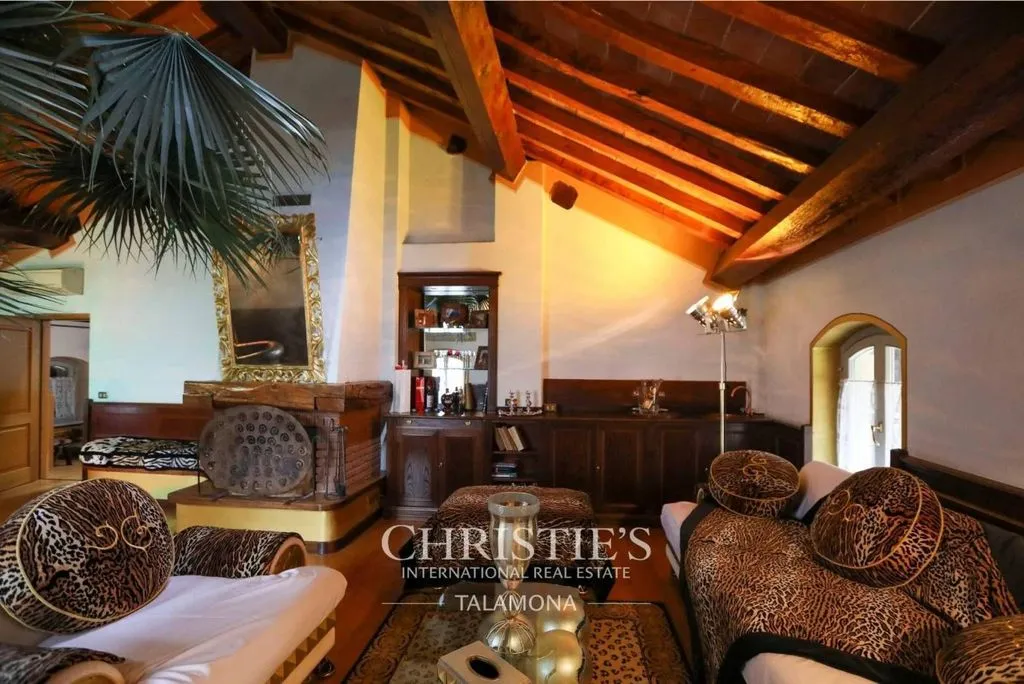 Living Room - Historic Villa with Pool in Oleggio, Piedmont