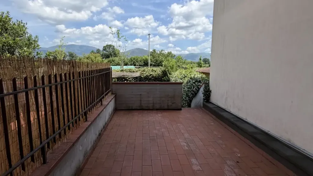 Terrasse - Terraced Apartment with Garden in Prato