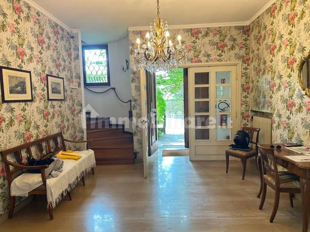 Entrée - Luxury Villa with Private Garden in Mozzo