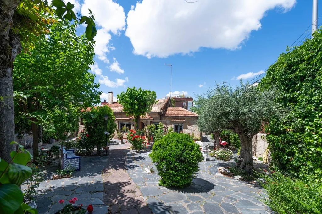 Aed - Detached House with Development Potential in Arturo Soria