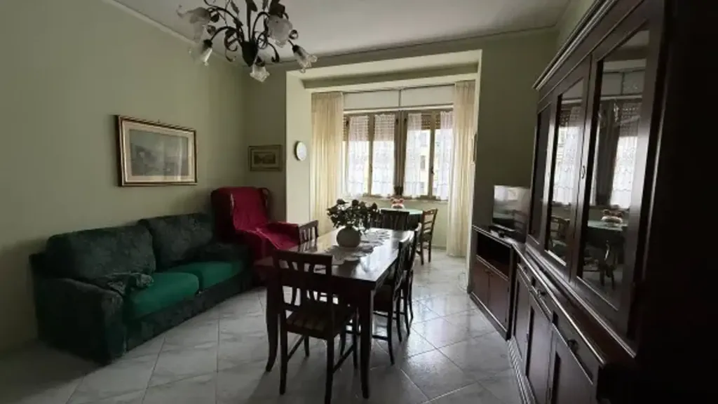 Elutuba - Three-Bedroom Apartment with Balcony in Benevento