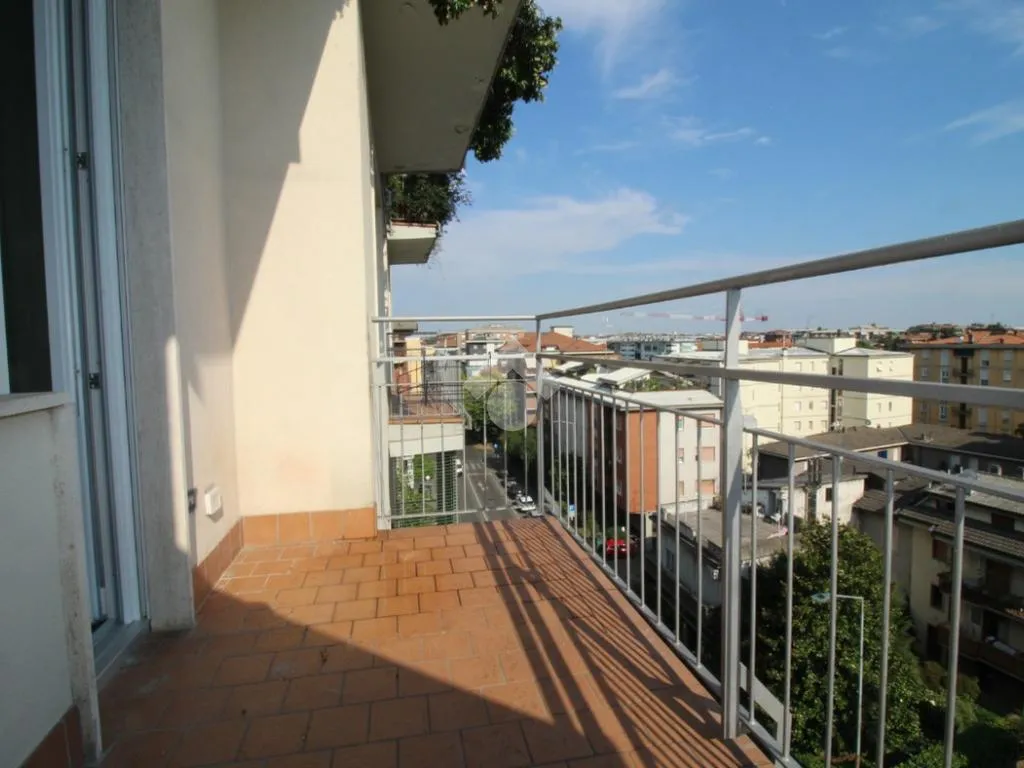 Balcon - Modernised 2-Bedroom in Central Bergamo
