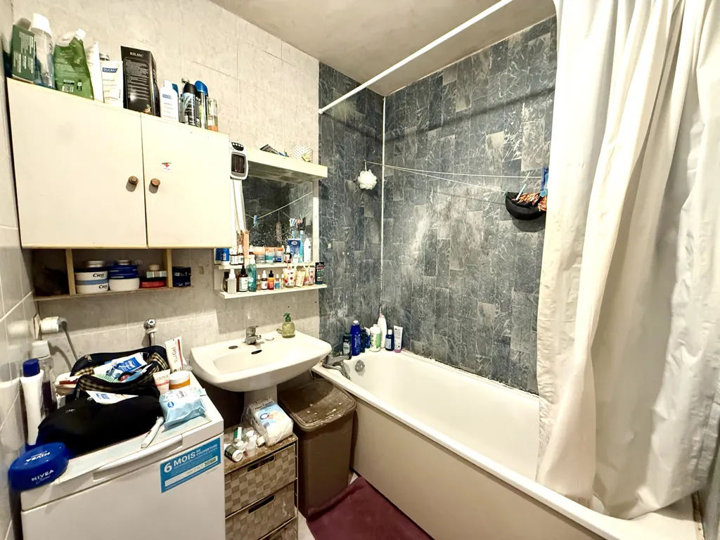 Salles de bain - Appartement 4 Pièces avec Garage à Sevran
