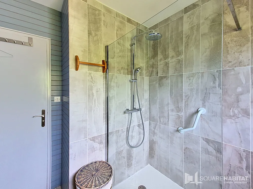 Bathrooms - 5-Bedroom House with Terrace in Taupont