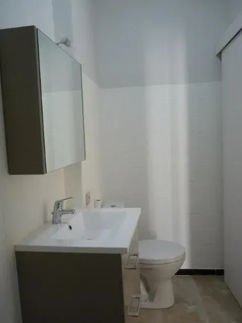 Vannitoad - Two-Room Flat in Central Saint-Laurent-de-la-Salanque