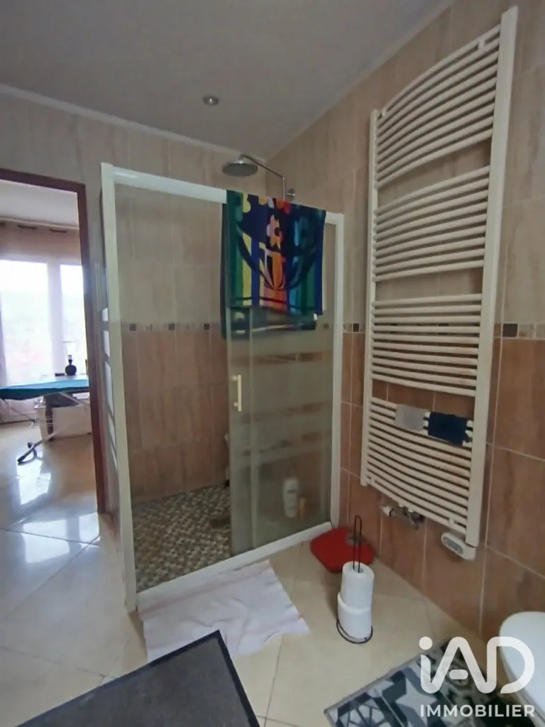 Salles de bain - Maison de Plain-Pied avec Studio à Beaumont-le-Roger