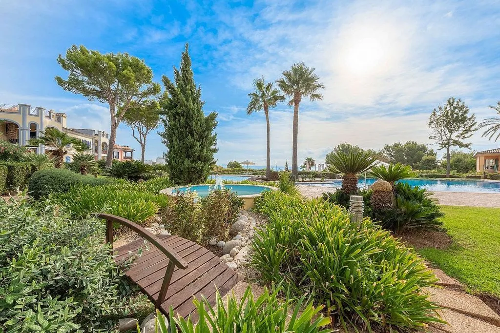 Jardin - Modernised Ground Floor Flat with Pool in Bendinat