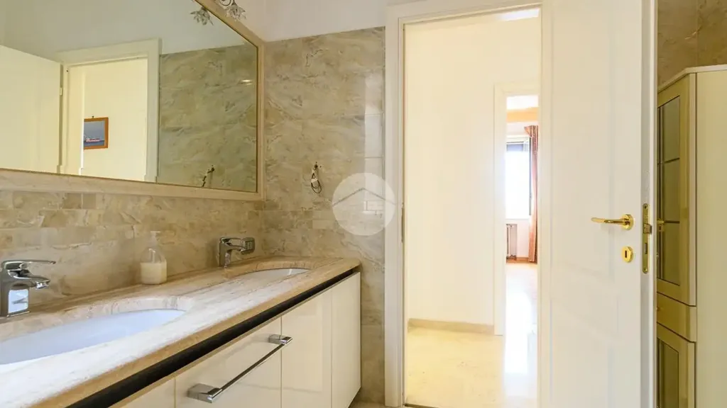 Salles de bain - Apartment with Terrace in Balduina, Rome