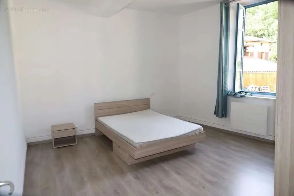 Magamistoad - Renovated Multi-Unit Building with Parking in Foix