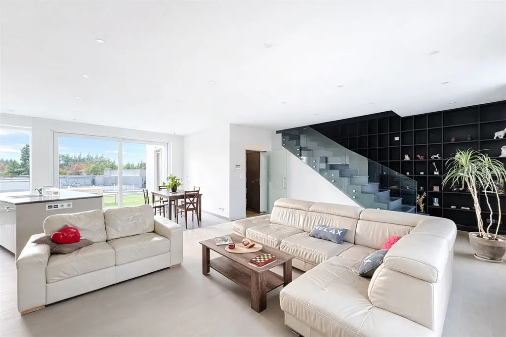 Elutuba - Renovated Triplex with Terraces in Joli-Bois, Waterloo
