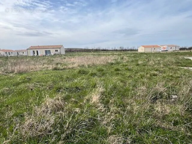 Aed - Construction Plot in Berneuil-en-Bray