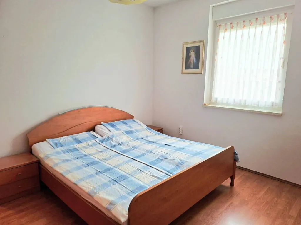 Magamistoad - Spacious 4-Bedroom Apartment with Terrace in Pula