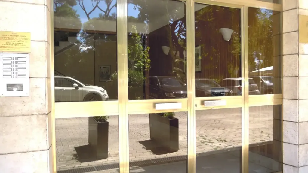Esik - Rented Room with Panoramic View in Central Rome