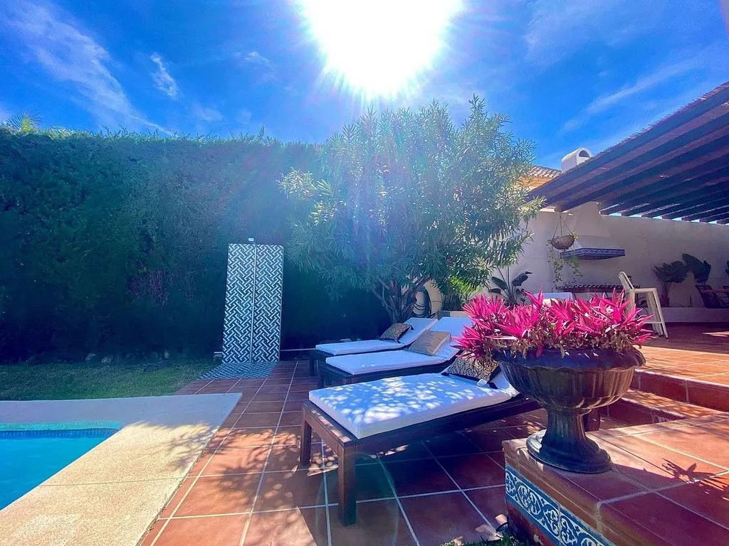 Bassein - Chalet with Pool and Terrace in Casco Antiguo
