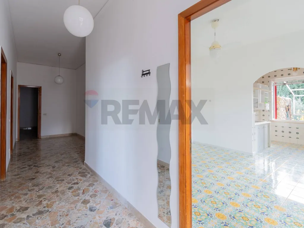 Entrée - Villa Portion with 360° Views in Villagrazia
